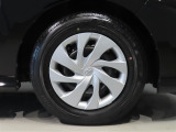 純正のスチールホイール+ホイールキャップ装着車です。
