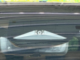 【プリクラッシュセーフティ】前方の車両等を検知し、衝突しそうな時は警報で注意を促し、ブレーキを踏む力をサポート。ブレーキを踏めなかった場合は衝突被害軽減ブレーキが作動、衝突回避をサポートします。