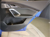 BMWのドアを閉めた時の重厚感は所有者様の満足度を高めてくれます。