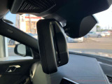 ETC内臓 自動防眩ルームミラー :後続車のライトが反射しても眩しくないように、ミラーの反射率を自動的に調整します。