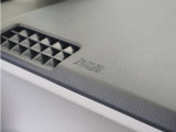 ◆助手席エアバッグ◆SRSエアバッグは、シートベルトだけでは防ぎきれない衝突時の衝撃から乗員を守るための安全装置。衝突時に瞬時に膨らみ、頭部や胸部がダッシュボードに直接衝突するのを防ぎます。