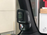 【ピタ駐ミラー】運転席に座った状態で死角になりやすい左側やクルマの後ろの様子まで確認でき、幅寄せや縦列駐車、車庫入れの際に役立ちます。