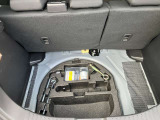 車載工具もサブトランク内に配置、収まる所に収める。