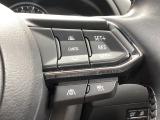 MRCC(マツダレーダークルーズコントロール)は先行車との車間を維持しながら追従走行を行い、長距離でのドライバー負担を軽減させてくれます。