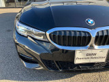 また、BMW正規認定中古車は、エマージェンシーサービスが自動付帯。24時間365日、皆様のカーライフをサポート致します。確かな安心のうえで、「駆けぬける歓び」をご堪能ください。