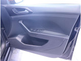 認定中古車は、納車前に専用の機械を使用して71項目の点検を行っております。