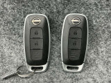 【インテリジェントキー】カバンやポケットに入れたままでもドアの施錠・開錠が可能なスマートキーを装備。スタートボタンのオン・オフ時もカギを取り出す必要がないからとっても便利です♪
