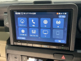ダッシュボードに自然に溶け込むようにデザインされた純正メモリーナビゲーション。