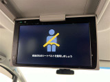 後席モニター付!長時間の移動の際、後ろに乗った人も退屈することなく過ごせます!