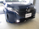 LED3連ヘッドランプ(ハイ/ロービーム、オートレベライザー付)/シグネチャーLEDポジションランプ(アクセント、シーケンシャル機能付)。LEDフォグランプも付いて明るいし長寿命でエコです。