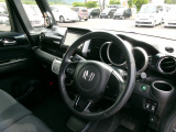 機能的な運転席は運転の妨げにならずストレスを感じさせません。