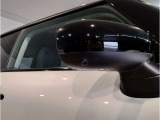 ドアミラーにはLEDウインカーが埋め込まれており、対向車からの視認性を高めております。