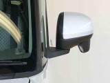 便利な電動格納ドアミラー付きです。