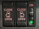 【両側パワースライドドア】スマートキーや運転席のスイッチで後席両側スライドドアの開閉が可能♪電動だから力を入れてドアを開ける必要が無く、小さなお子様でも簡単に開け閉めでき快適です♪