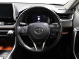 各操作スイッチなどもハンドルから手を放すことなく操作可能で安全運転に支援いたします!