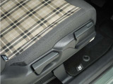 ◆シートハイトアジャスター◆運転席を上下に高さ調節ができます!運転ポジションを体格に合わせてシート調整できます。