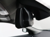 【ルームミラー一体型ETC】BMWといえばルームミラー一体型のETC。ドライバーから差し込めるかたちになっておりますので、差し忘れの際も慌てずにご利用いただけます。