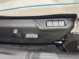 6ウェイパワーシート(運転席、アクティブランバーサポート機能付)