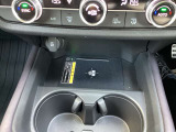 ワイヤレス充電器付きです。