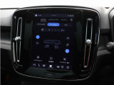 先進のエアピュリファイヤー(PM2.5センサー付)は、車内に侵入する有害なPM2.5微粒子を最大80%除去。よりクリーンで健康的な空気で満たされたキャビンであなたとあなたの大切なゲストをお迎えします。