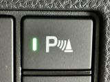 パーキングセンサーシステムは走行中に障害物が迫ると音と表示でお知らせ、低速走行時時の安心感を高めます