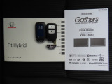 お持ちいただくだけでドアロックの開け閉めからエンジン始動までできちゃう賢く便利なスマートキーを装備!もうバッグやポケットからキーを出さなくても大丈夫ですよ