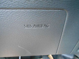 運転席ニーエアバック装備。