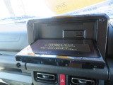 SDカードでの録音再生も可能です。CD,DVD再生可能可能です。