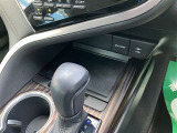 向かい側にサービス工場完備。車検・メンテもお任せください!