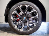 【BMWアロイホイル】軽量かつ強度に拘ったアロイホイル。走行性能ポテンシャルを引き出す設計。車の足元を引き締めてくれる大きなポイントはアロイホイルです。