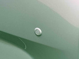 死角になりやすい左右後方の障害物をブザー音で知らせてくれるリヤコーナーセンサー搭載