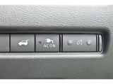 重たいバックドアもスイッチを押すだけで閉めることができます。リモコンや車内のスイッチからも操作できます。