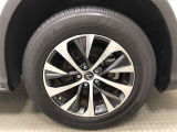 18インチ純正アルミホイール(235/65R18)装着です。