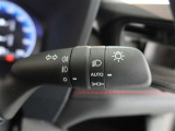 車外の明るさに応じて、自動的にライトの点灯・消灯をしてくれます