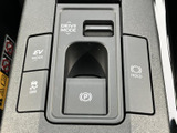 駐車時や後退時の安全をサポート。映像を確認しながら、スムーズな後退操作が可能です。初心者の方にも安心の機能です。