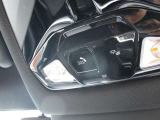 SOSコール装備です。緊急時は遠慮なく押してください。BMWメーカーエマージェンシーに直結致します。