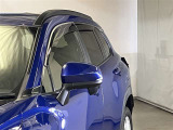 ルーフレール付き。車内に積みきれない荷物を車外に積載することができて便利です。キャンプやスノボで重宝しますね♪見た目もスタイリッシュでかっこいいですよ!