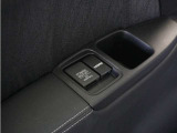 ◆サードシート用アクセサリーソケット◆3列目にも電源を設置。搭乗される方がスマホの充電をしたり、アウトドアのシーンでも活躍いたします!