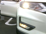 LEDライトは、消費電力が少なく、明るさは2倍以上の性能を持ち白熱灯に近い蛍光灯に似たようなライトです。明るさもずば抜けていますので夜なども明るく嬉しいライトです