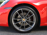 F:245/35ZR20、R305/30ZR21