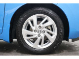 純正のアルミホイールが足元を飾ります!タイヤサイズは185/60R15です。