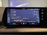 【ナビ純正】ワイドコントールディスプレイは、画面内に多数の情報を表示する事が可能です。センターコンソールiDriveコントローラー操作だけでなく、タッチパネルでの操作も可能となっております。