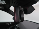 【ルームミラー一体型ETC】BMWといえばルームミラー一体型のETC。ドライバーから差し込めるかたちになっておりますので、差し忘れの際も慌てずにご利用いただけます。