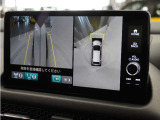 ◆マルチビューカメラシステム◆運転席から見づらい前後左右を、ナビ画面の映像で確認。見通しの悪い交差点や狭い道でのすれ違い、駐車などをサポートします。
