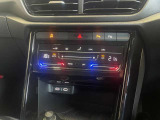 タッチパネルの2ゾーンフルオートエアコンを装備。運転席と助手席、それぞれ独立して温度の設定ができます。
