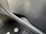 運転席、助手席のドアにもドリンクホルダーがございます(^O^)