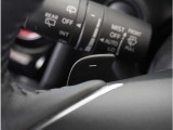【ステアリングシフトスイッチ】ハンドルから手を離さずに素早くシフトアップ&ダウンができます。お近くの広島マツダまでお越しください。