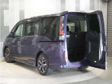 全車整備代金を車両本体価格に含んでおります。法定点検整備または定期点検を実施し、点検記録簿を発行致します。