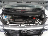 ◆エンジンルーム◆車の心臓部分。エンジンルームが汚いとトラブルの基になりますので、当店は専用の液剤を使って徹底的に綺麗にします。