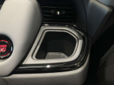 手の届きやすい位置にドリンクホルダーが付いていますのでとっても便利です。
